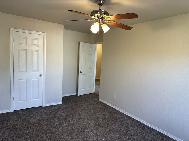 Building Photo - 7443 Countryside Grove