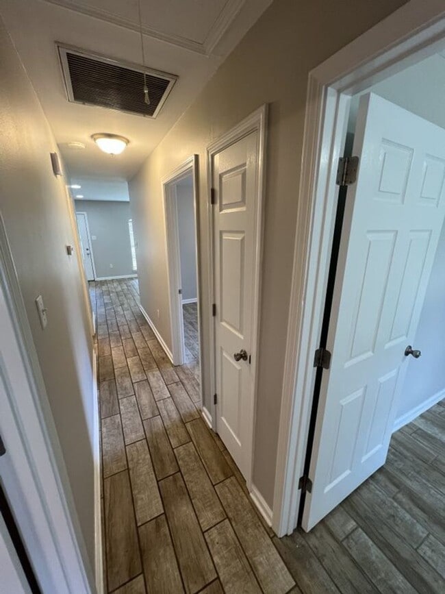 Building Photo - Charming 4-Bedroom Home with Large Backyar...
