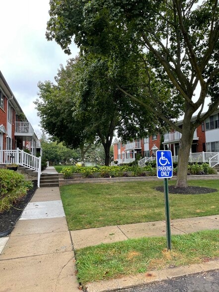Building Photo - Byron Terrace Apartments