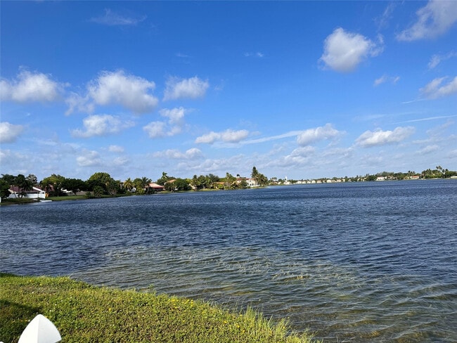 Building Photo - 3165 Vista Del Mar