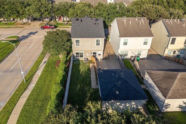 Building Photo - 9631 Coyote Creek Dr