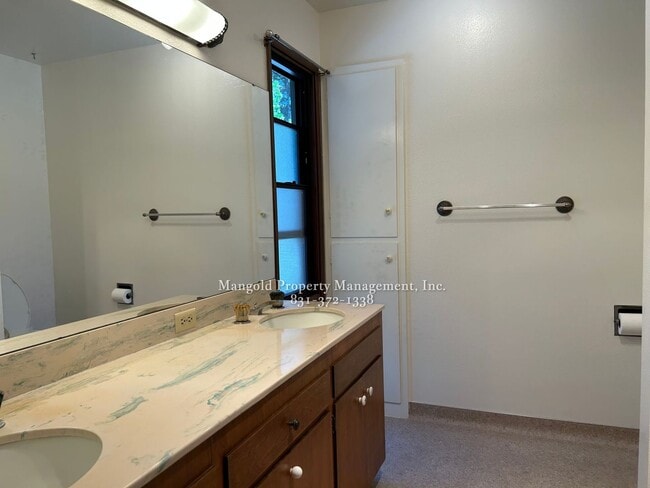 Building Photo - Charming 3-Bed, 2-Bath Home with Large Bac...