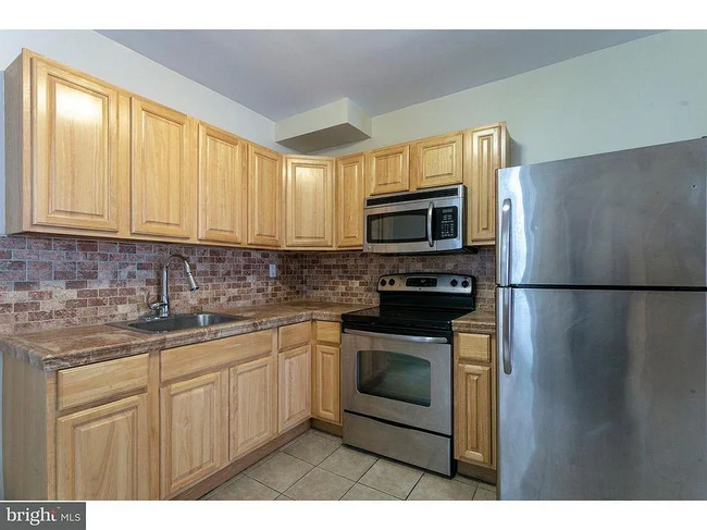 Building Photo - 2207 Bainbridge St