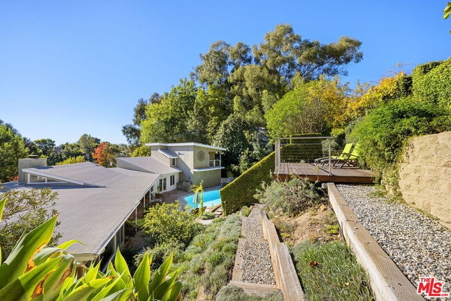 Building Photo - 11215 Sunset Blvd