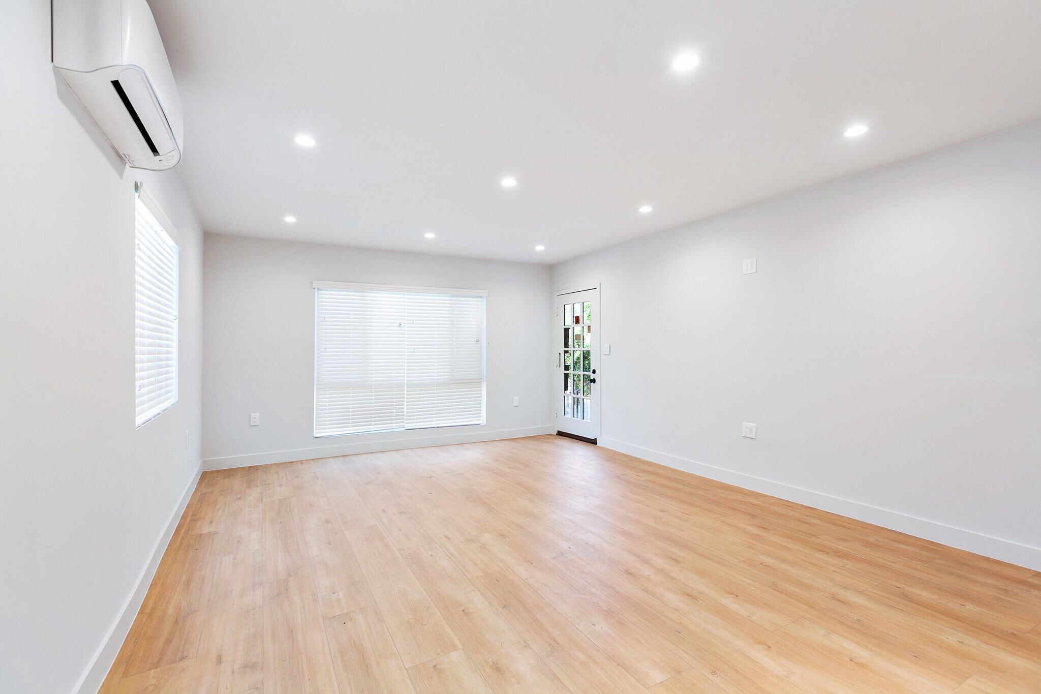 Building Photo - 345 N Heliotrope Dr
