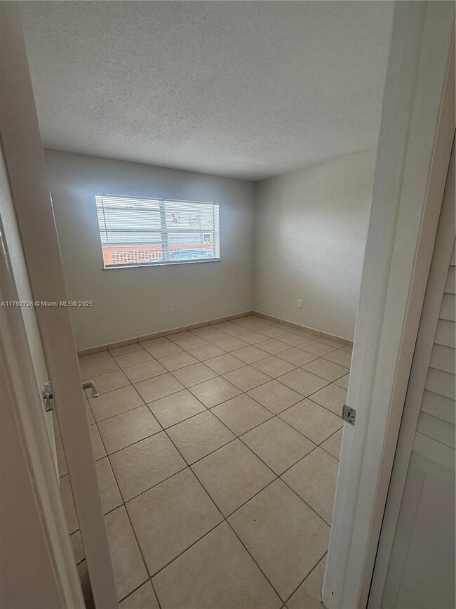 Building Photo - 6850 W 16th Dr