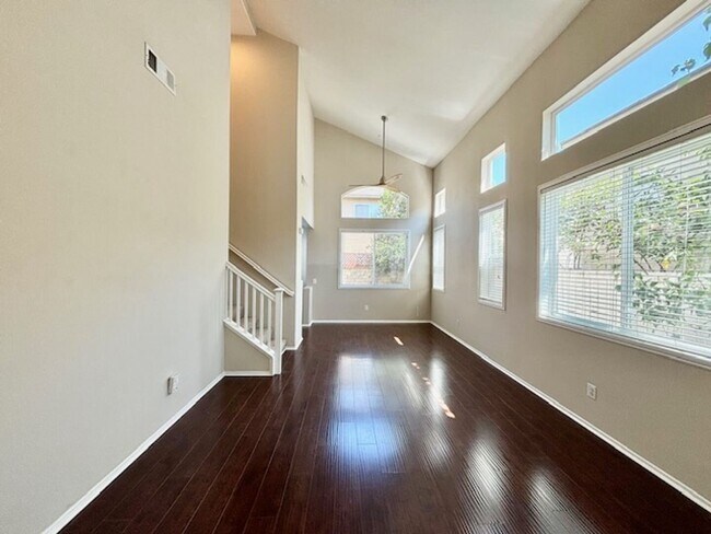 Building Photo - Oxnard | Seabreeze Gated Community | 3 Bedroom + 2.5 Bathroom | Corte Las Holas
