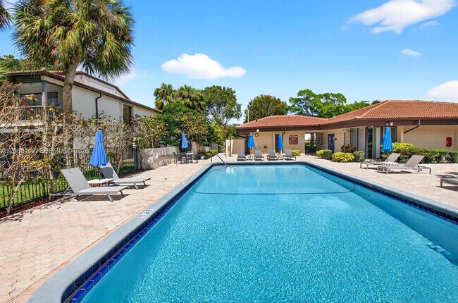 Building Photo - 21785 Cypress Dr