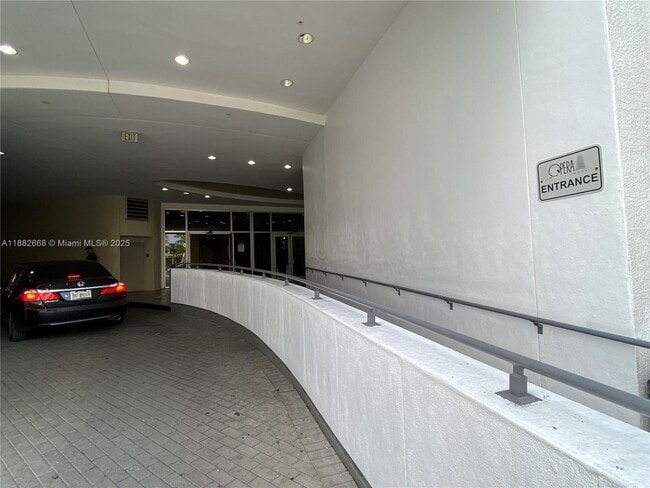 Building Photo - 1750 N Bayshore Dr