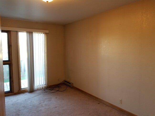 Building Photo - 5 N Yellowstone Ave