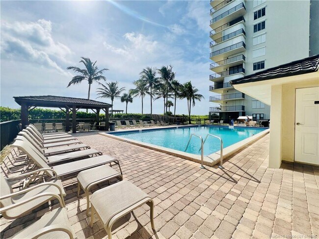 Building Photo - 4250 N Hwy A1A