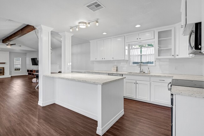 Building Photo - 10822 Bob White Dr