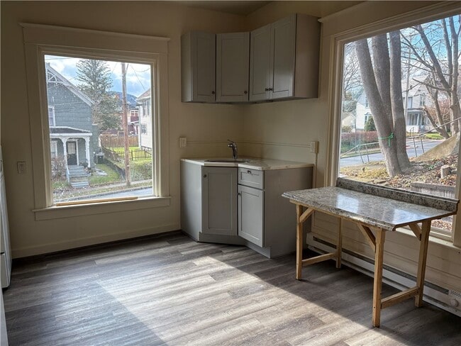 Building Photo - 43 Spruce St