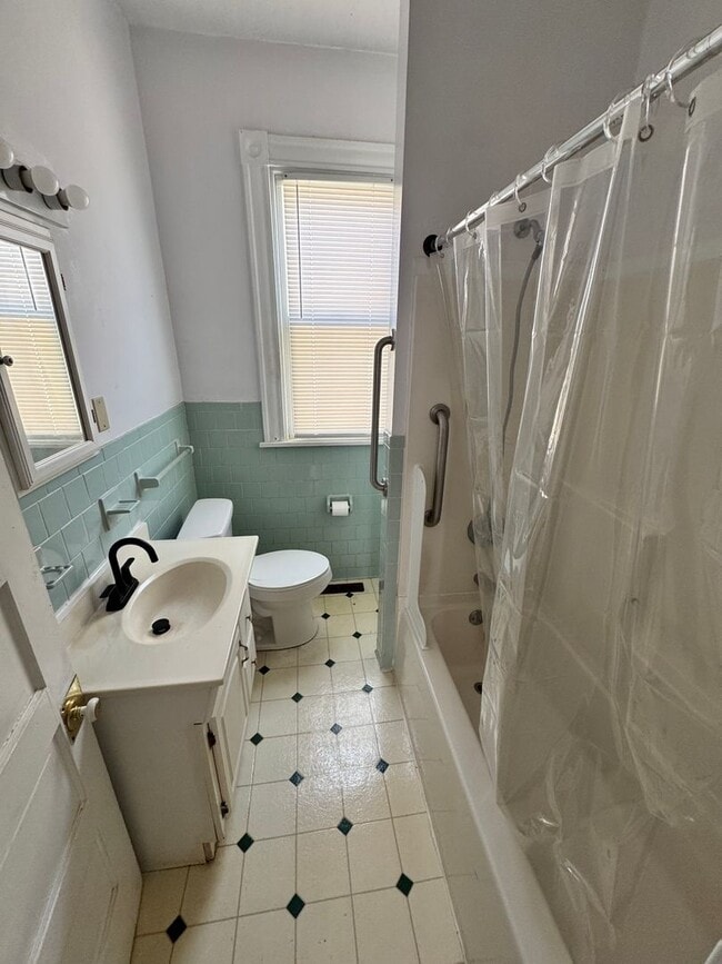 Building Photo - 2 bedroom house in Church Hill! Central air, yard, all electric and laundry!