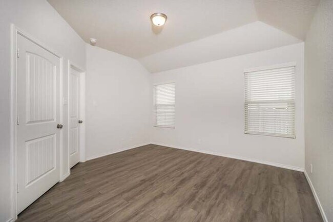 Building Photo - 9410 Somers Bend