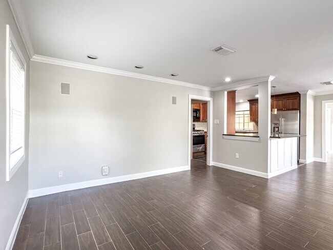 Building Photo - 4525 Maple St