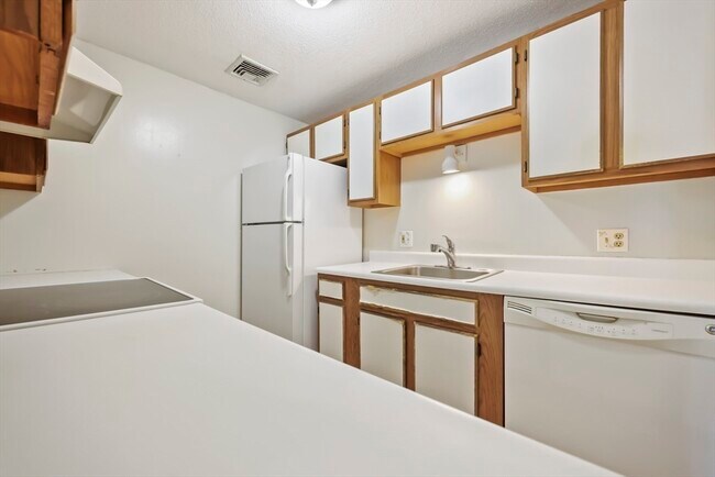 Building Photo - 15 Bower Rd