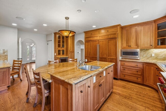 Building Photo - Mediterranean Beauty in Crescent Park – 5B...
