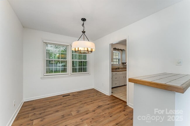 Building Photo - 3252 Northampton Dr
