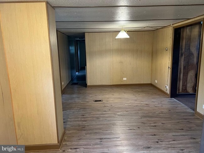 Building Photo - 107 Sawmill Ct