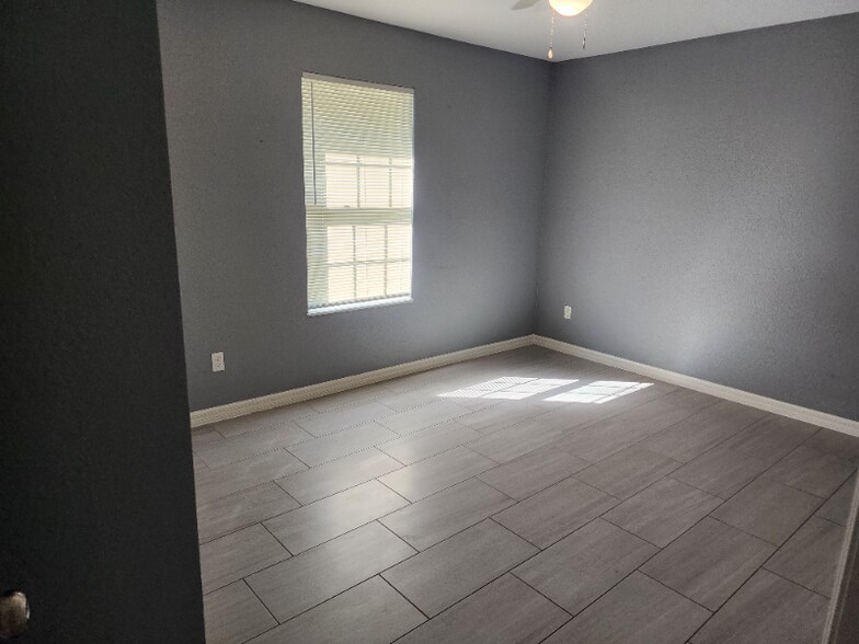 Building Photo - 202 Oak Ln Cir