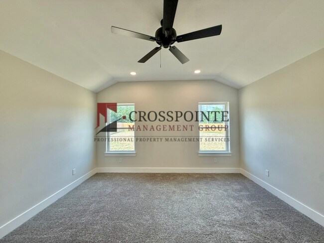 Building Photo - Beautiful 3 Bedroom 2 Bathroom Home!