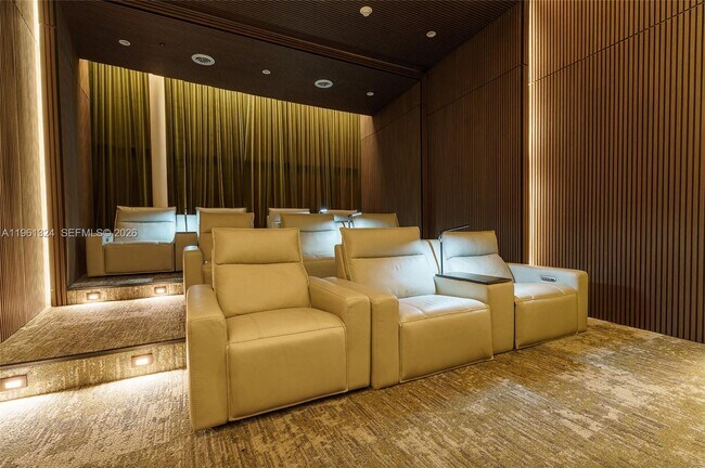 Building Photo - 700 NE 24th St