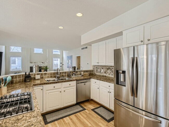 Building Photo - 4304 S Hampton Cir