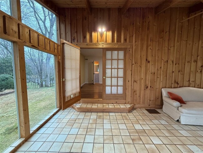 Building Photo - 12 East Pl