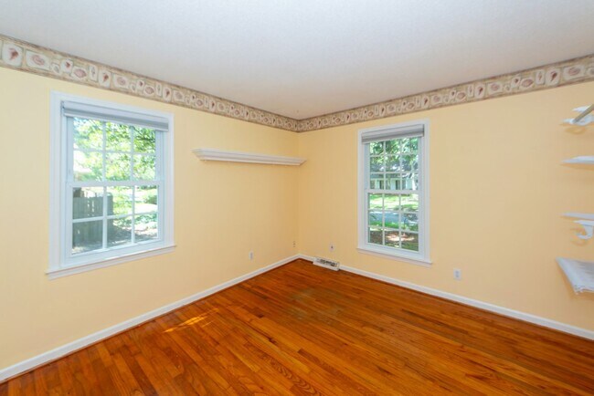 Building Photo - 3 Bedroom 2 Bath Home in Kings Grant - Sum...