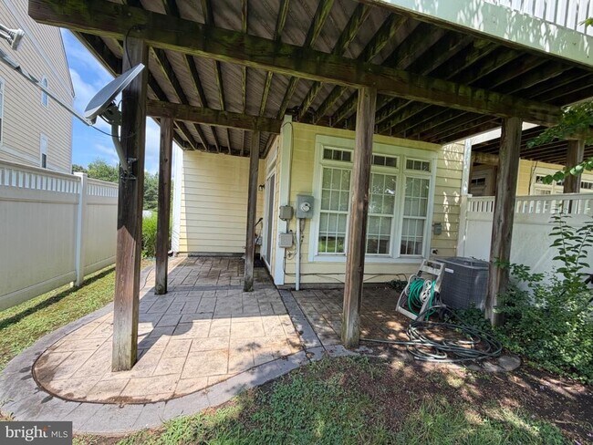 Building Photo - 701 Monroe Point Dr