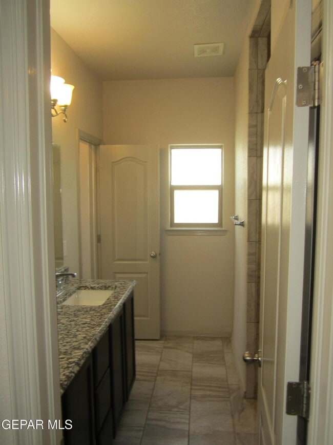 Building Photo - 323 Malta St