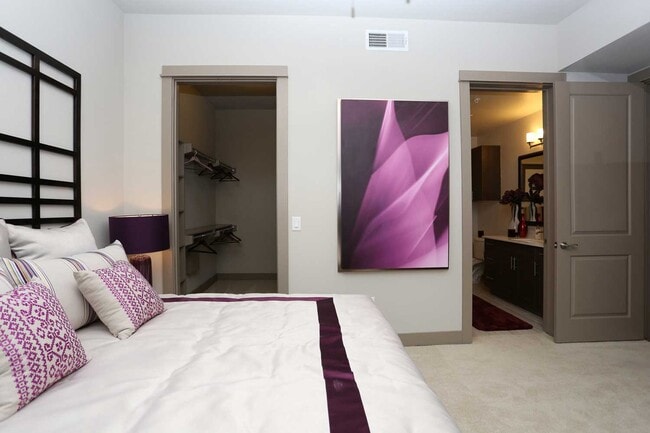 Building Photo - Sleek, Stylish, $1,000 Off