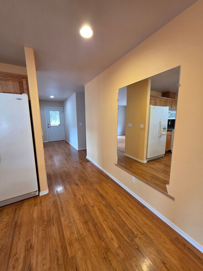 Building Photo - One-Story Home with Sound View in a Desira...