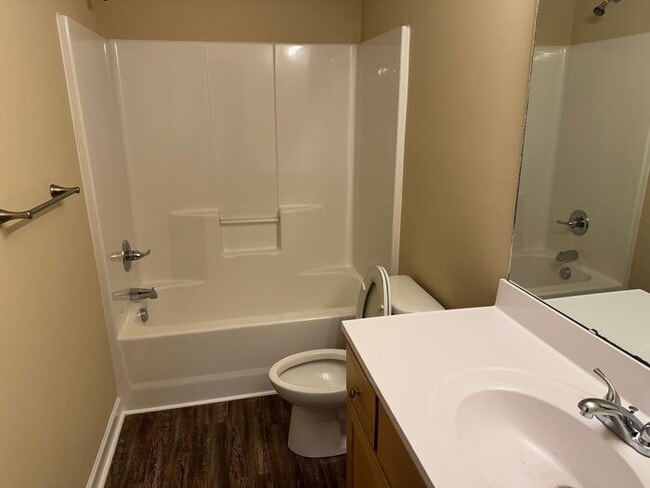 Building Photo - Nice Town Home near hospital in Concord.