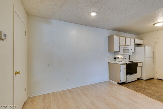 Building Photo - 221 Mission Newport Ln