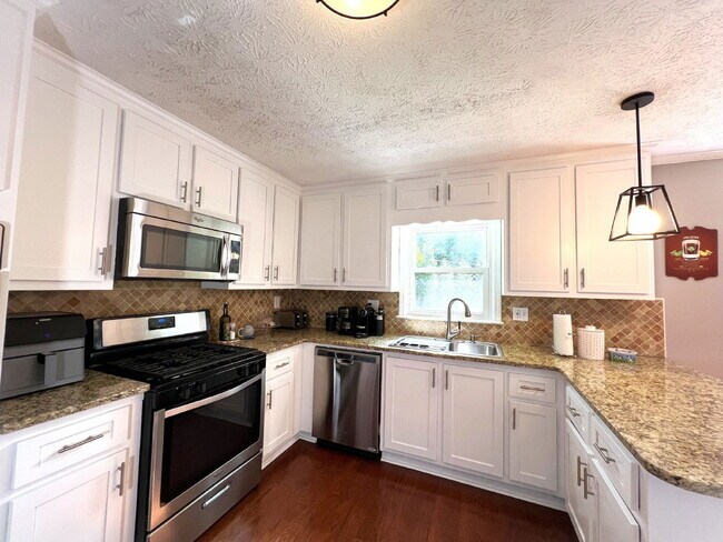 Building Photo - 3324 Devaughn Dr