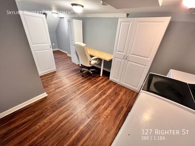 Building Photo - 327 Righter St