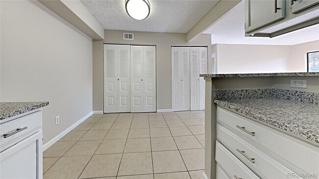 Building Photo - 341 Wright St