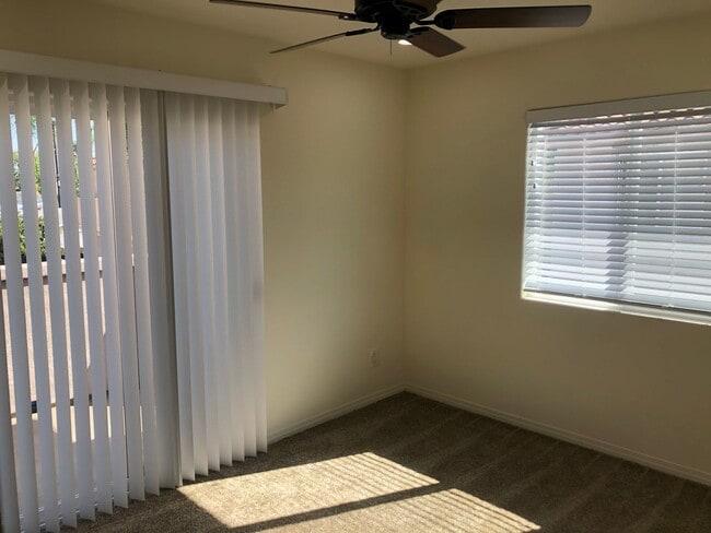 Building Photo - Beautiful Townhouse 4bd 3.75ba w/balconies...