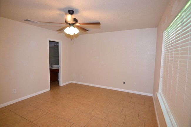 Building Photo - Bedroom 2 Bath Home in Desirable NW Bridge...
