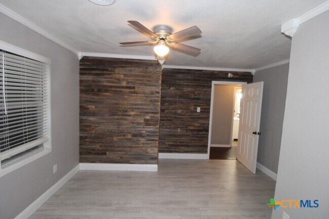 Building Photo - 2104 Brantley Ave