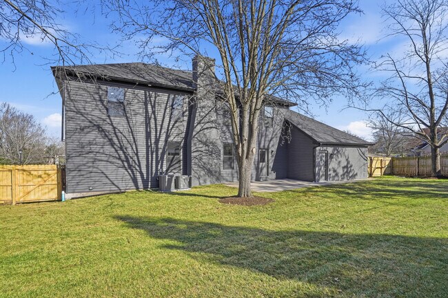 Building Photo - 4403 Glen Eagle Dr