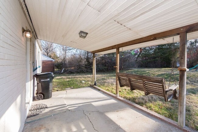 Building Photo - PRICE HILL-NICE 3 BEDROOM 1 BATH RANCH with