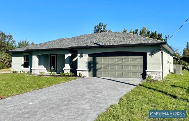 Building Photo - Don't Miss This 4 Bed, 2 Bath Home with Fe...