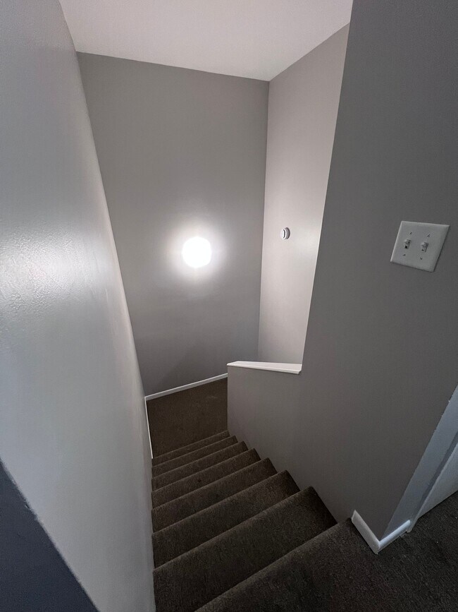 Building Photo - 1637 Sheffield Dr
