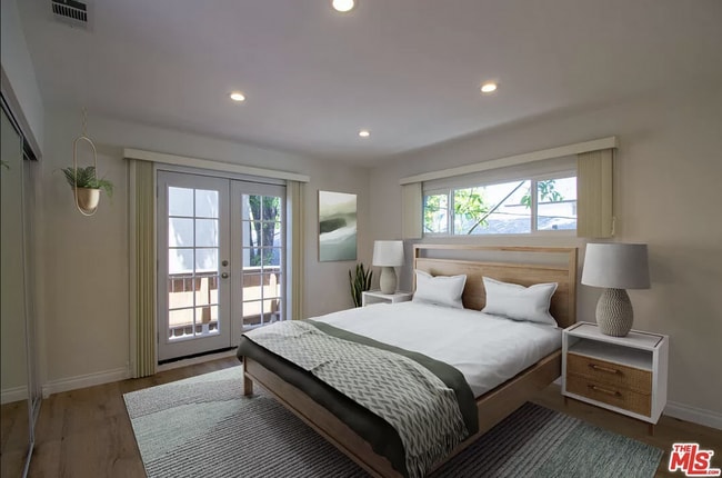 Interior Photo - 1127-1135.5 Vista