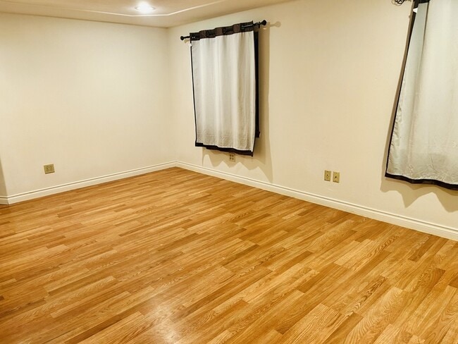 Building Photo - 14700 SE Mill St