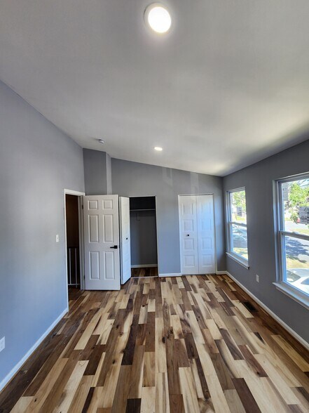 Building Photo - 14826 London Ln