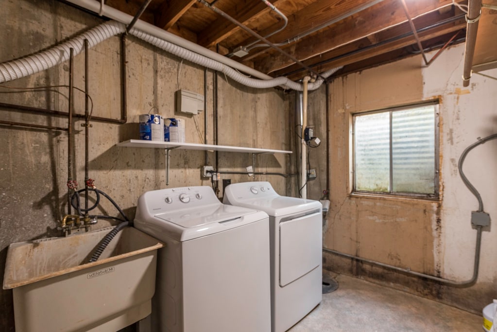 Building Photo - 2634 Woodview Ct